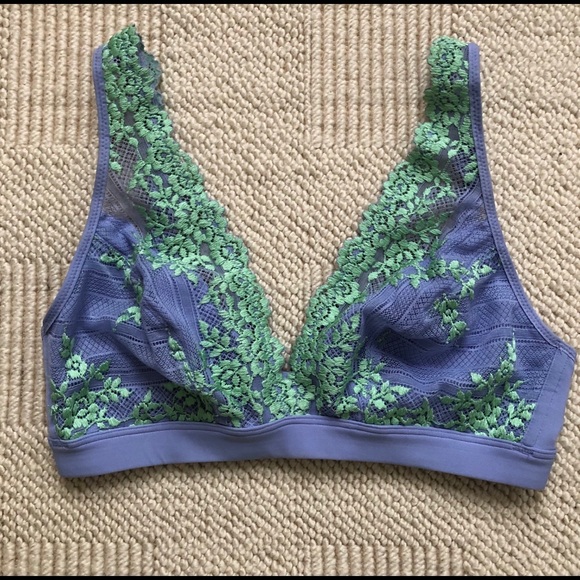 Wacoal Other - Wacoal 36 Embrace Lace Bra